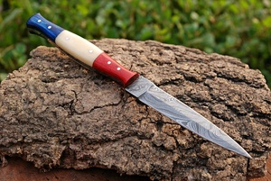 Sizzco มีดเดินป่าทำจากโลหะดามัสกัส,มีดสำหรับล่าสัตว์ตั้งแคมป์ Skinner Guthook ด้ามจับ USA ธงสไตล์ลายกระดูกไม้ - Product Image 4