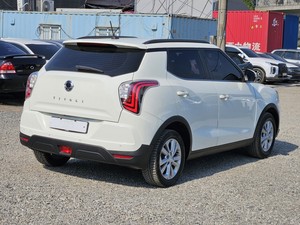 SsangYong Tivoli SUV d'occasion, extérieur blanc, automatique, turbo 1.5L essence, voiture coréenne d'occasion avec sièges en cuir et caméra de recul - Product Image 2