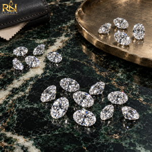 Diamant ovale de 13,75 carats créé en laboratoire, couleur DEF, qualité supérieure |   Facettes de précision Vivid Scintillation et dimensions calibrées sur mesure - Product Image 1