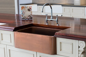Fregadero de cocina de cobre con diseño floral en relieve, lavabo irregular de metal estilo rústico para encimera de cocina a precio mayorista económico - Product Image 4