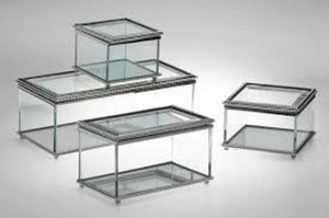 กล่องใส่เครื่องประดับทรงสี่เหลี่ยมทำจากกระจก ฝาปิดแบบมีบานพับ โครงโลหะ ผลิตอย่างวิจิตรโดย KHOOSI OVERSEAS - Product Image 2