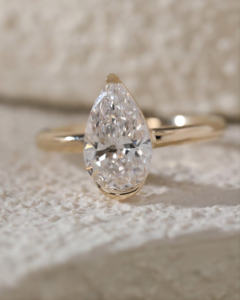 Anillo de Compromiso/Boda de Diamantes Amarillos en Oro de 14K, Estilo Vintage para Mujer, Corte Ovalado, Diamante Cultivado en Laboratorio VS, Certificado IGI Clásico - Product Image 1