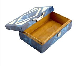 Caja de Joyería Artesanal de Resina Hecha a Mano, Estilo Artístico Único, Elegante Opción de Almacenamiento para Anillos, Pendientes y Accesorios - Product Image 1