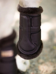 Protège-tendons pour chevaux en caoutchouc marron respirant avec doublure en mousse et sangles auto-agrippantes pour l'extérieur - Product Image 4