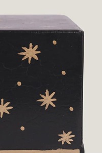 Caja de pañuelos de metal azul con diseño de estrella decorativa, ideal para decorar mesas auxiliares y realzar el interior. Venta al por mayor desde India. - Product Image 4
