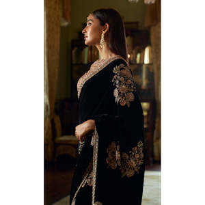 Magnifique sari noir avec des sequins et des broderies pour les fêtes et les tenues professionnelles, taille M, marque FB - Product Image 1