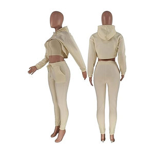 Ensemble de survêtement sexy 3 pièces pour femme : pull à manches longues, crop top à capuche, débardeur et pantalon long à cordon de serrage – Confort et style - Product Image 5