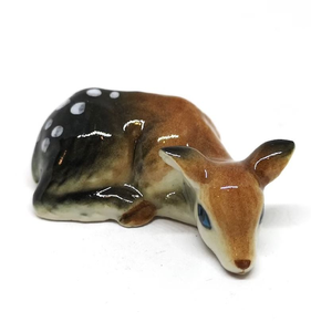 Figurine de lion en pierre ollaire blanche sculptée avec une crinière, sur socle en bois, disponible à prix de gros. - Product Image 3
