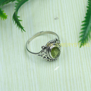 Anillo de plata de ley 925 con peridoto verde natural, hecho a mano, diseño vintage, peridoto facetado ovalado, joyería para mujer, unisex. - Product Image 5