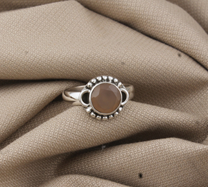 แหวนแต่งงานมูนสโตนสีพีชธรรมชาติ เงินแท้ 925 แหวนมูนสโตนสีแชมเปญ คลาสสิก โรแมนติก แหวนเงินสัญญา ขายส่ง - Product Image 3