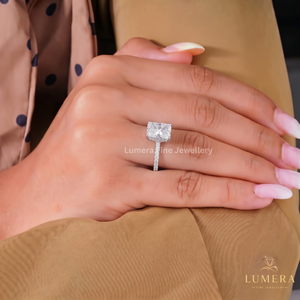 Anillo de Diamante Cultivado en Laboratorio con Corte Radiante Brillante, Certificado IGI, Diamante de Forma Elegante, Micro Pavé, Cuatro Puntas, Halo Oculto - Product Image 1