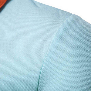 Polo de manga corta azul claro para hombre con cuello y puños coloridos, diseño casual de punto sólido. - Product Image 6