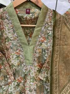 Elegante Traje Salwar de 3 Piezas en Seda Zarna Color Vino Tinto para Mujer - Product Image 3