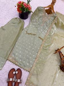 Ensemble Kurti en soie GMY de luxe pour soirée, avec broderie lourde de sequins et dupatta élégant - Product Image 5