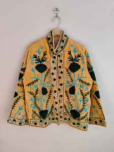 Veste en velours brodée à la main, veste ethnique faite à la main, veste florale Suzani, veste en velours pur, style bohème hippie - Product Image 2