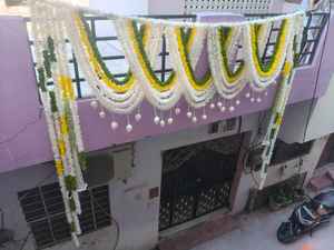 Flor de jazmín artificial con loto y perlas para puerta/pared Bandhanwar |   Decoración para Bodas, Festivales, Inauguraciones de Casas - Fondo para Escenario - Product Image 4