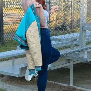 Chaqueta Corta Estilo Universitaria para Mujer, Color Turquesa Beige, Estilo Bomber, Mangas de Cuero Sintético, Ropa Exterior Informal, Moda Femenina - Product Image 3