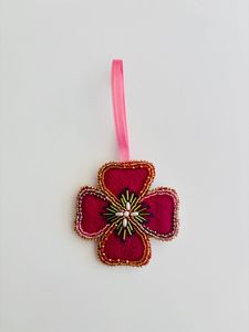 Juego de Adornos Colgantes de Lujo Hechos a Mano con Cuentas de Mariposa, Escarabajo y Libélula - Product Image 3