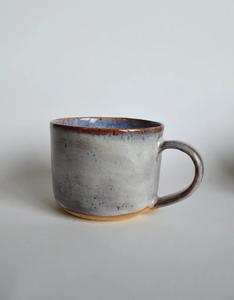 Taza de Café de Cerámica Artística con Esmalte de Ceniza en Capas, Forma Ancha, Asa Fácil de Agarrar, Retención de Calor, para una Mesa Moderna - Product Image 4