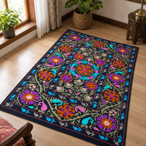 Couvre-lit traditionnel en coton brodé Suzani, noir, multicolore, floral, paisley, fait main, décoration intérieure indienne bohème - Product Image 1