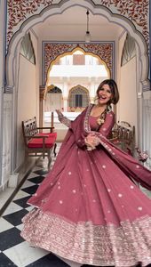 Magnifique robe Anarkali indienne pakistanaise en tissu de soie Chanderi, avec broderie fantaisie, pour mariage, occasions décontractées, vêtements traditionnels pour femmes - Product Image 5