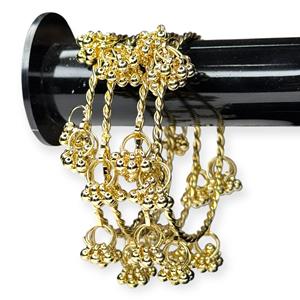 Brazaletes de Lujo Modernos Chapados en Oro de 24K con Diseño Kashmiri Jhumki y Campanas Colgantes Ghungroo para Boda - Product Image 1