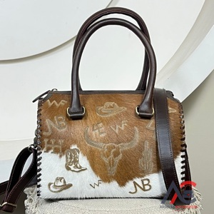 กระเป๋าเดินทางแบบสะพายข้างหนังวัวแท้ปี 2026 ดีไซน์คาวบอยสไตล์ตะวันตก ขนาดกลาง รุ่น Speedy Duffel  ตกแต่งด้วยผมแท้ - Product Image 1