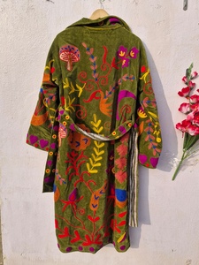 Chaqueta Larga de Terciopelo SUZANI Hecha a Mano de la Mejor Calidad, Transpirable, Ecológica y de Algodón |   Abrigo de Invierno Boho con Bordado Floral al por Mayor - Product Image 5