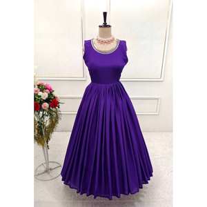 Robe de soirée de créateur pour les fêtes avec un travail de broderie élégant en sequins - Product Image 4