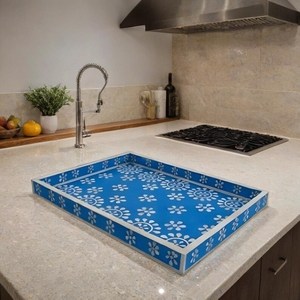 Bandeja Artesanal con Incrustaciones de Hueso: Decoración Boho Floral Azul - Product Image 3