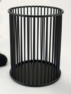 Organisateur de bureau minimaliste rond en métal pour clés, lunettes de soleil et essentiels de bureau – Support autoportant en fer forgé - Product Image 4