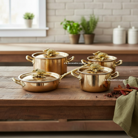 Ensemble de casseroles et faitouts en acier inoxydable, écologique, de conception européenne moderne, fabriqué artisanallement, avec poignées décorées motif raisins, de qualité alimentaire
