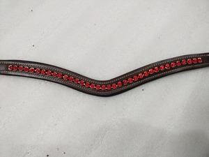Diadema para Caballo de Cuero Genuino Duradero Más Vendida con Cristales Rojos Clásicos de 6 MM, Estilo Profesional para Jinete, Disponible para la Venta - Product Image 6