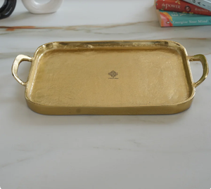 Plateau de service en laiton doré, rectangulaire, avec poignées, finition peinte, pièce décorative centrale - Product Image 1