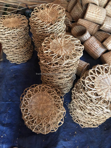 Exquisitos manteles individuales de mimbre de jacinto de agua con flores, manteles individuales de jacinto de agua tejidos a mano de Thanh Cong Craft - Product Image 4