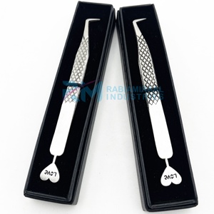 แหนบดึงขนตา RMI Diamond Grip และ Plain Grip ปลายโค้ง 90 องศา / ดีไซน์ลายหัวใจและฤดูหนาว / บรรจุในกล่องการ์ด - Product Image 5