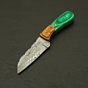 Couteau EDC à lame fixe en acier Damas, forgé à la main, manche en bois Pakka vert, bolster orange, pour camping, bushcraft et utilisation polyvalente - Product Image 2