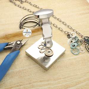 Martillo de carpintero y bloque de trabajo de doble cara con mango de madera de 10.75 pulgadas – Bloque de acero de 1.5 pulgadas con orificio para remachar y doblar - Product Image 6