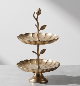 Soporte de Pastel Multifuncional de 2 Niveles en Metal Dorado, Bandeja Decorativa Festoneada con Asa de Ramas Botánicas y Capullos de Flores, para Exhibición de Té de la Tarde - Product Image 4