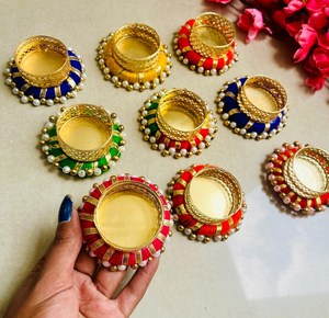 Portavelas Decorativo de Metal Hecho a Mano, Colorido, Ecológico, Duradero, Regalo Perfecto para Diwali, Ganpati Pooja, Acción de Gracias - Product Image 1