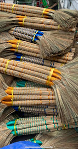 Balai en herbe naturelle du Vietnam, produit de nettoyage ménager écologique - Product Image 2