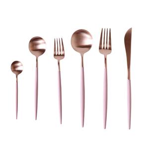 Juego de cubiertos Green Gold con mango blanco mate, vajilla ecológica, juego de tenedor, cuchara y cuchillo de acero inoxidable para suministro hotelero - Product Image 5