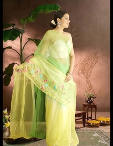 Sari Verde de Organza Bordado con Hilo para Mujer KV con Blusa Sin Coser - Product Image 3