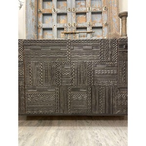 Porte-ustensiles artisanal en bois de manguier noir avec rainures sculptées - Vente en gros - Product Image 4