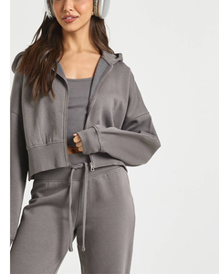 Conjunto de Sudadera Corta Gris Personalizada para Mujer con Pantalones Acampanados, Conjunto Deportivo Athleisure, Venta al por Mayor, Etiqueta Privada, Pedido a Granel - Product Image 2