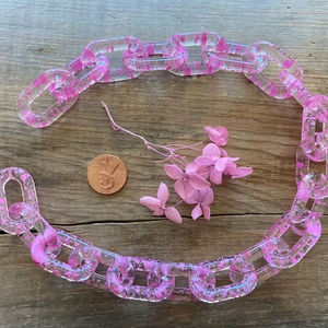 Chaîne de maillons ronds en résine au design unique et tendance pour la décoration de la maison par Crescent Crafts - Product Image 1