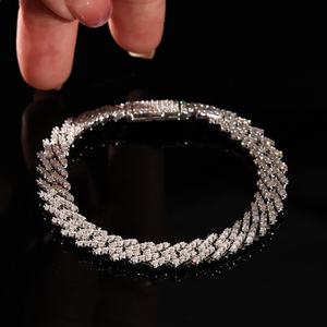 Pulsera de Lujo para Mujer de Plata 925 con Moissanita, Eslabones Cubanos, Corte Brillante Redondo, Engaste Pavé, Ideal para Fiestas - Product Image 5