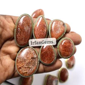 Lot en gros de pendentifs et breloques en cristal de pierre de soleil 100% naturel, faits à la main, de haute qualité, formes variées, rainurés, tendance, meilleur prix - Product Image 1