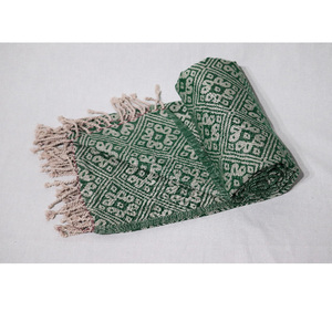 Chal de Jacquard de Longitud Media para Mujer, Marca Izzu International, Más Vendido, con Sensación de Cachemira, Diseño Floral con Borlas, de Algodón de Secado Rápido - Product Image 3