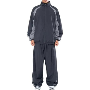 Survêtements coupe-vent oversize pour hommes avec bandes latérales, imperméables, en nylon zippé, style unique, amples et légers, à prix abordable - Product Image 1